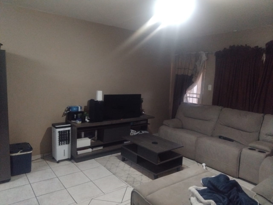 2 Bedroom Property for Sale in Geelhoutpark North West